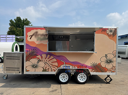 Custom food trailer with body wrap(图2)