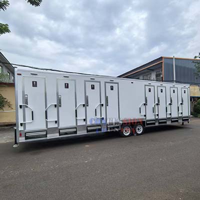 8 stall toilet trailer